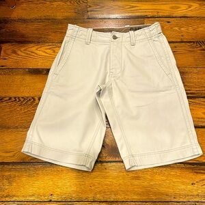 GAP MENS BUTTON FLY KHAKI SHORTS WITH ADJUSTABLE SIZE 30 WAIST